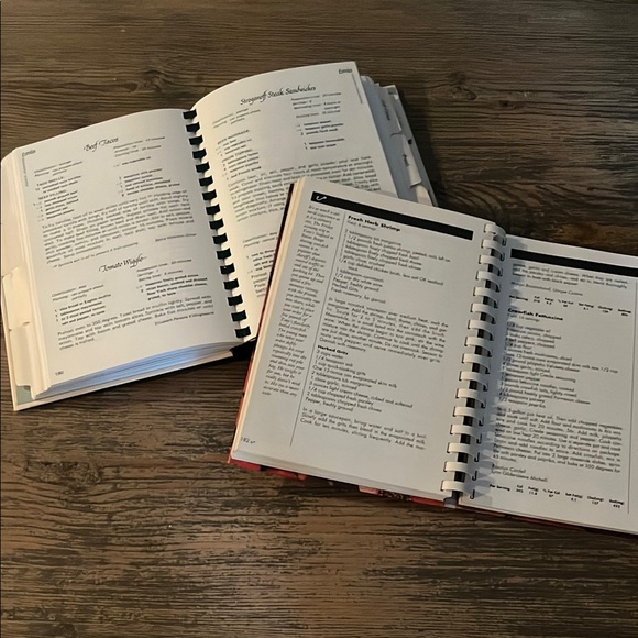 2 Junior League Cookbooks.. Atlanta & Baton Rouge - Picture 4 of 4